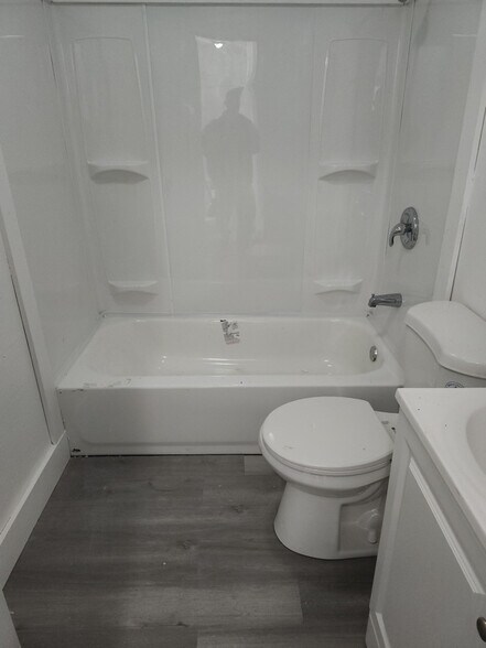 Building Photo - 720 Cooper Rd