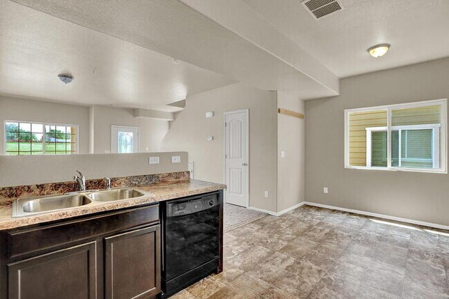 Building Photo - Modern Townhome with Central A/C, 2-Car Ga...