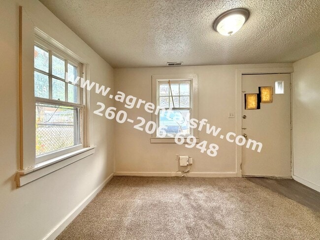 Building Photo - 1 Bedroom House - $200 off First Months Rent