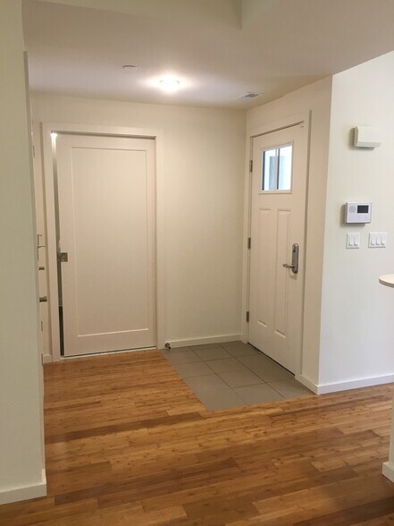 Building Photo - Van Wagner Place