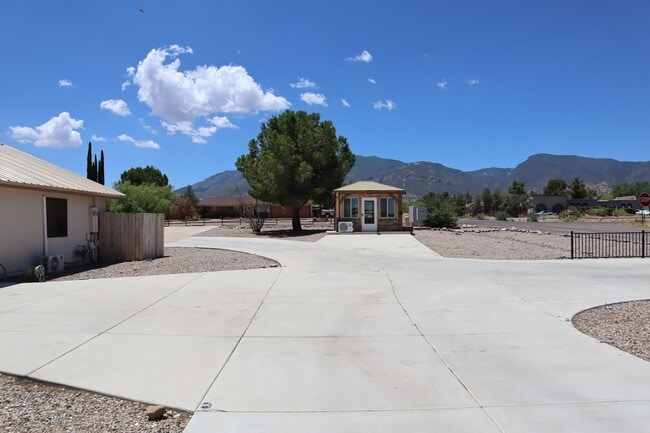 Building Photo - A Backyard Lover's Dream!!!