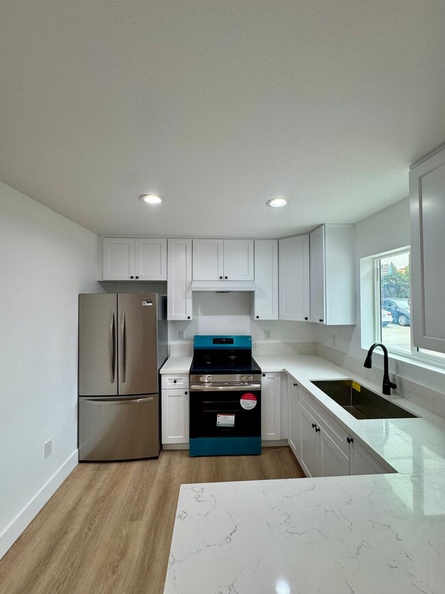Building Photo - Large New Construction 3 bed 2 Bath Apartm...
