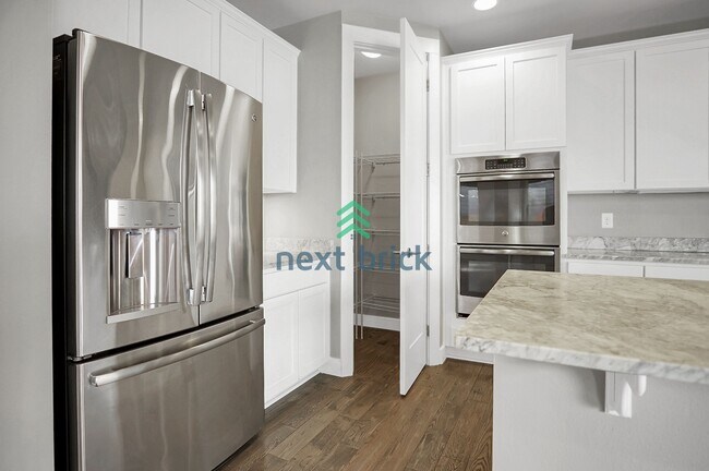 Building Photo - 4 BED AND 2.5 BATH SINGLE FAMILY HOUSE FOR RENT