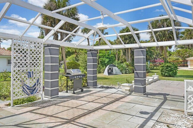 Building Photo - 12231 Areaca Dr