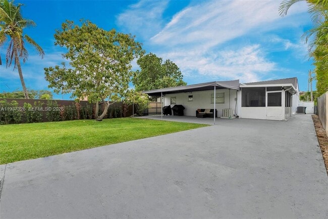 Building Photo - 6470 SW 27th St