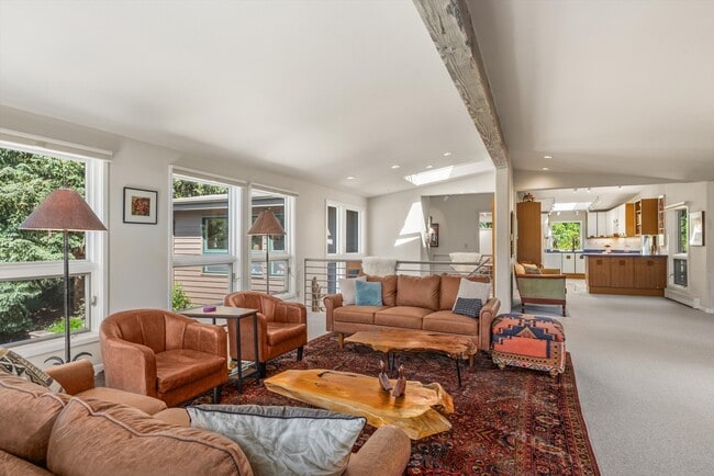 Building Photo - 15 Terrace Dr