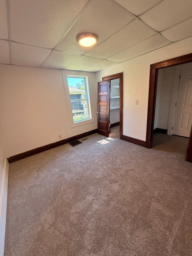 Building Photo - 2 bed 1 bath House for rent!