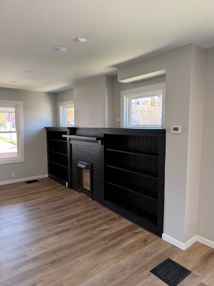 Building Photo - 301 Holland St