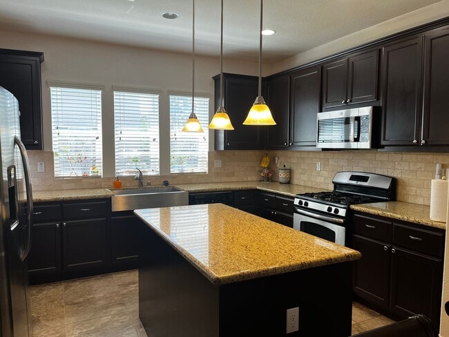 Building Photo - Great 4 Bedroom, 3 Bathroom 2100 sqft. Folsom Home for Lease
