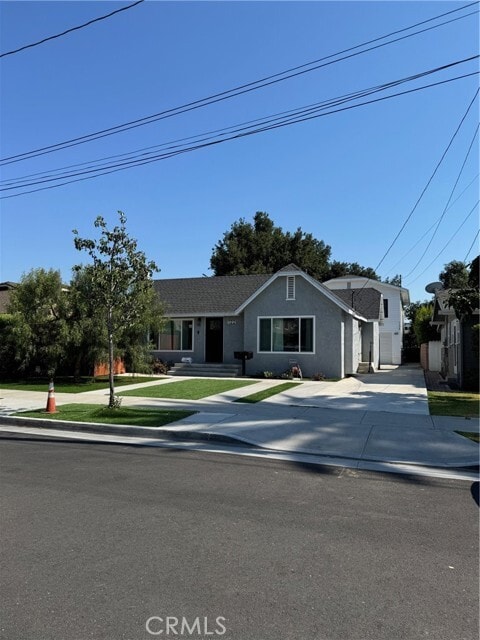 Building Photo - 122 E Brookdale Pl