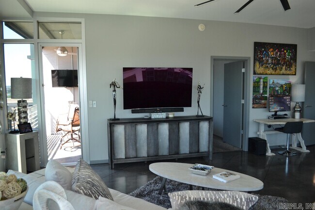 Building Photo - 315 Rock St