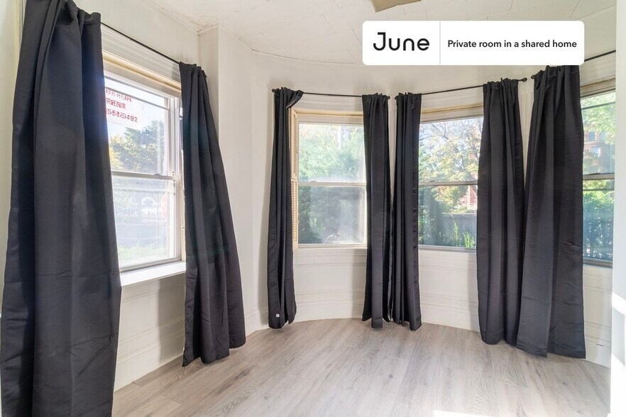 Primary Photo - Private bedroom in 4 bed/1.5 bath Home