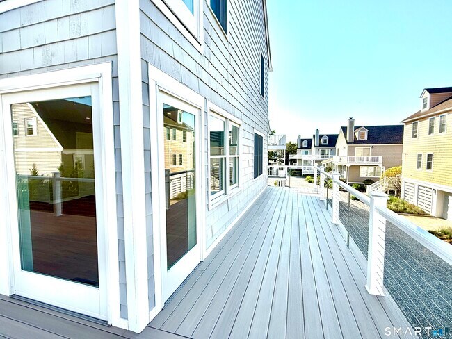 Building Photo - 691 Fairfield Beach Rd