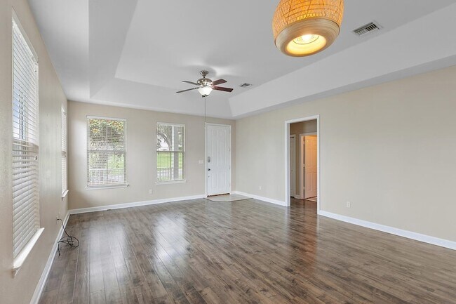 Building Photo - 3034 Cummings Ave