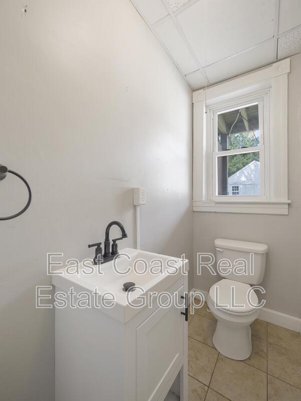 Building Photo - 827 Mulberry Ave