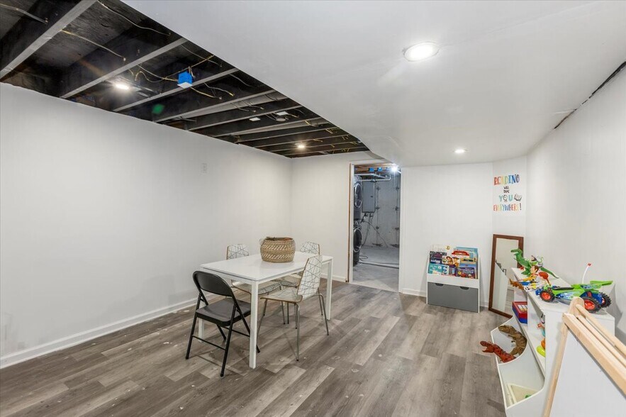 Building Photo - 1428 Hudson Lndg