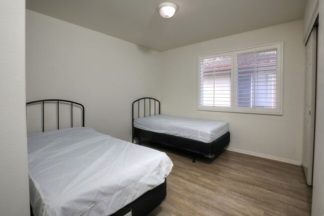 Building Photo - 543 Fireside Ln