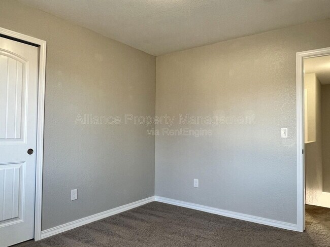 Building Photo - 7470 Grand Valley Dr