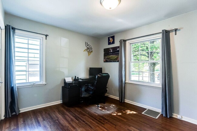 Building Photo - 3020 Maryland Ave S