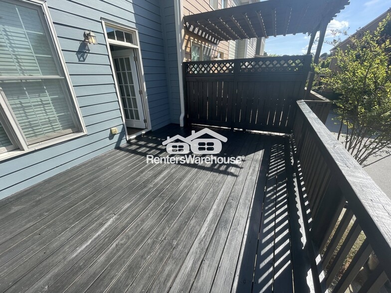 Building Photo - 1213 Discover Green Ln