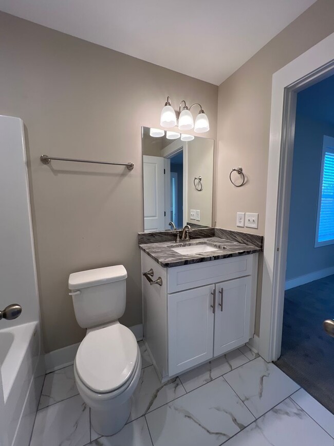 Building Photo - Beautiful Newer Build: Three Bedrooms in t...