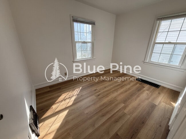Building Photo - 309 S Milton Ave
