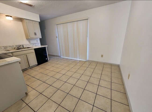 Building Photo - 10525 Big Thicket Dr