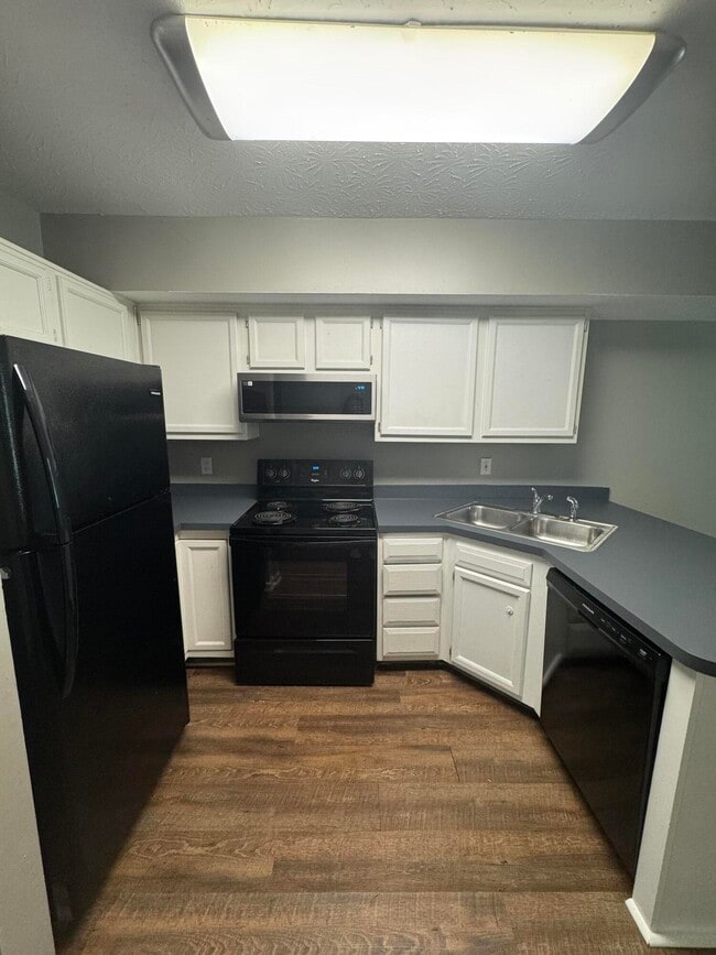 Building Photo - 210 Mousas Way