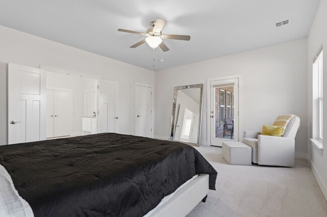 Building Photo - Stunner! This beautiful home features a spacious open floor plan with primary suite and private o...