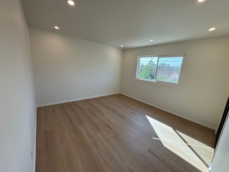 Building Photo - 517 Geneva St