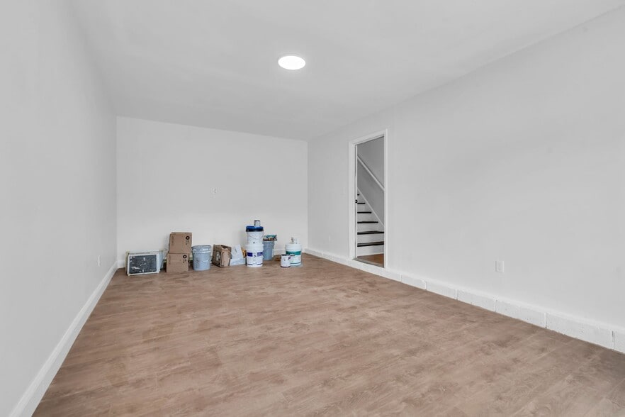 Building Photo - 56 Hopewell Ln