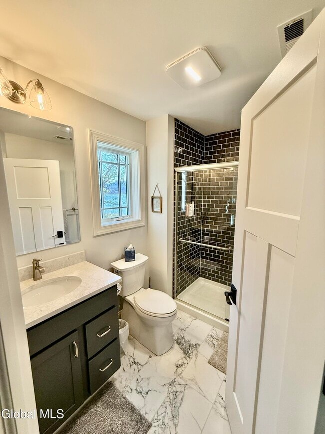 Building Photo - 16 Newton St