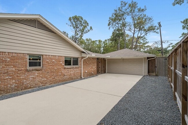 Building Photo - 10211 Candlewood Dr