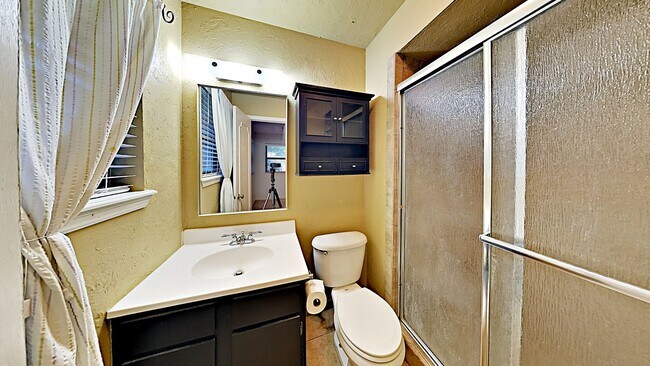 Building Photo - Charming Home In The Village!