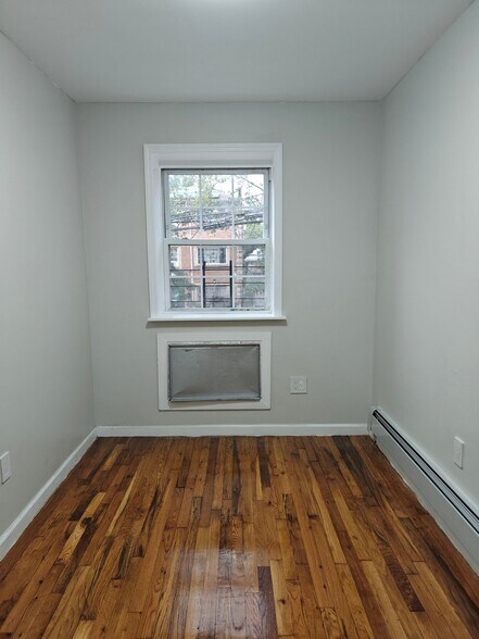 Building Photo - 106-30 156th St