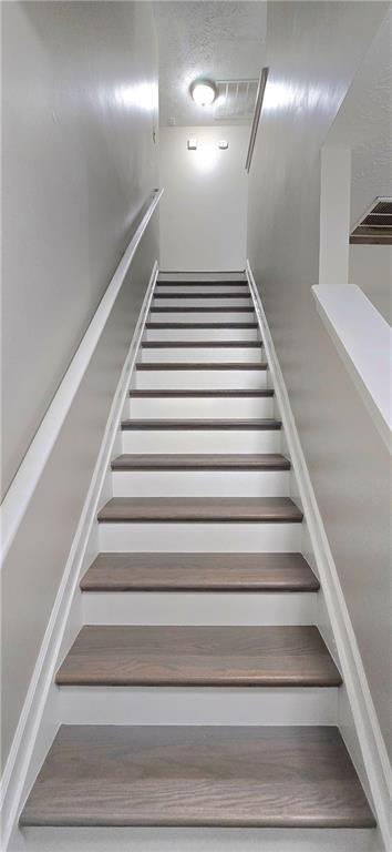 Building Photo - 610 James Ridge Dr