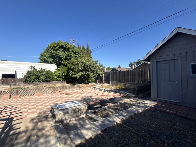 Building Photo - 1816 Fallon Ln
