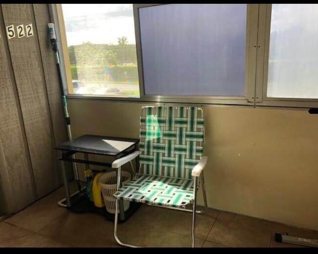 Building Photo - 522 Capri K