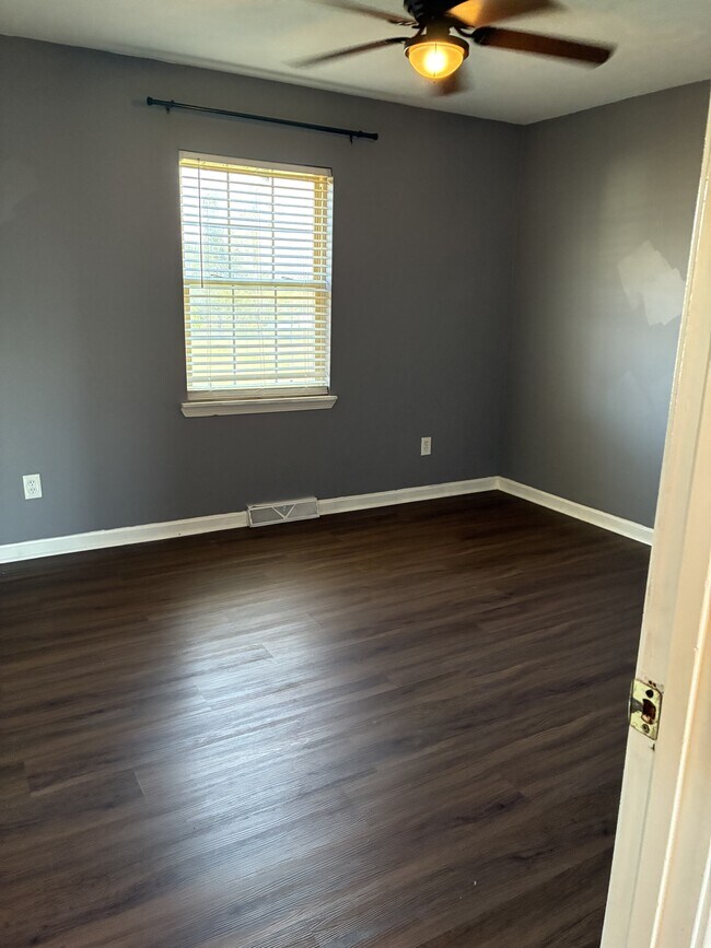 Building Photo - 1105 Lobo Dr