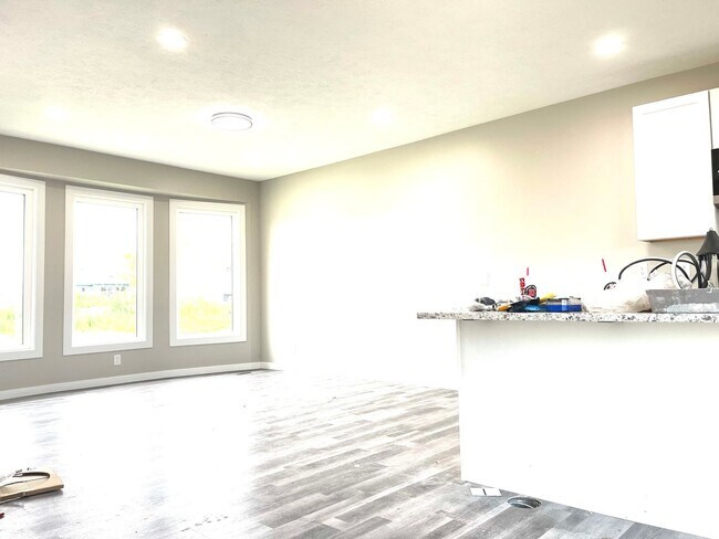 Building Photo - Newly rebuilt house in the heart of Elkhorn