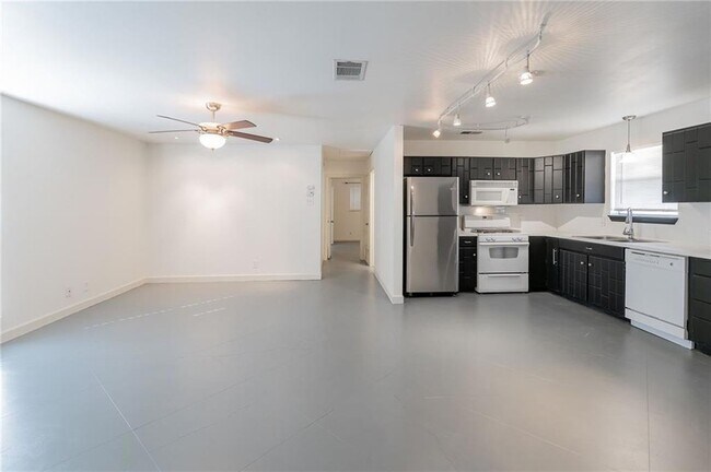 Building Photo - 2712 St Edwards Cir