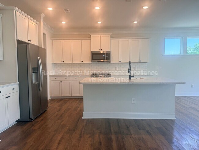 Building Photo - 16 Clear Creek Cir