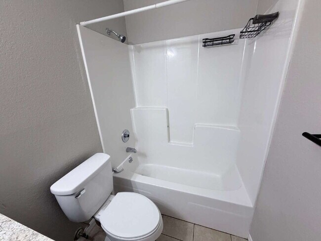 Building Photo - 4 Bedroom Home for Rent in Lakeland!