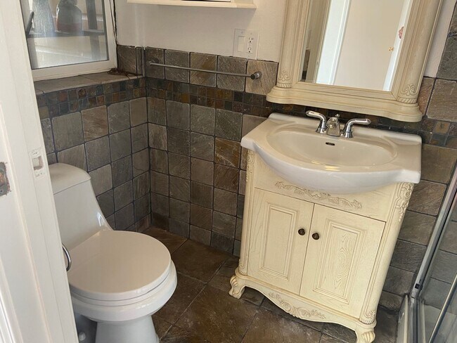 Building Photo - Classic & Timeless Parkside Home 3BD / 2.5BA