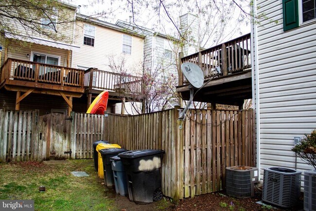 Building Photo - 2095 Pawlet Dr