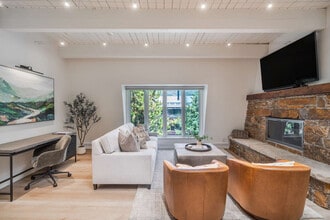 Building Photo - 725 E Durant Ave