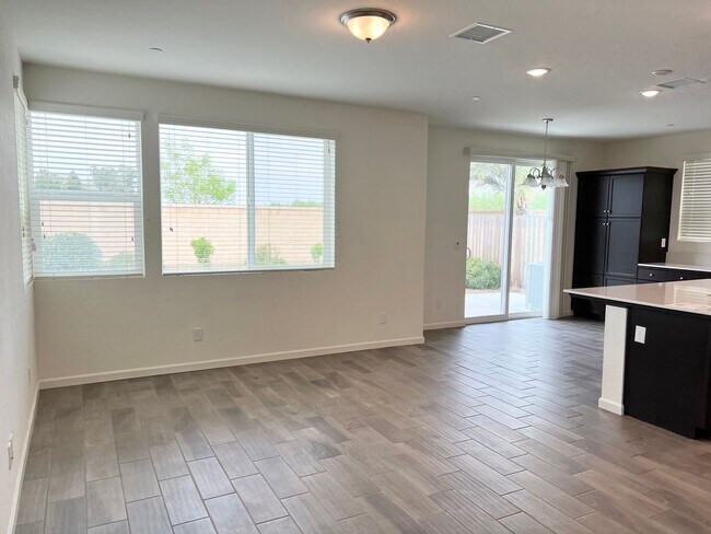 Building Photo - 3/2.5 In North Clovis Near Buchanan High School