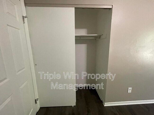 Building Photo - 1464 Monopoly Dr