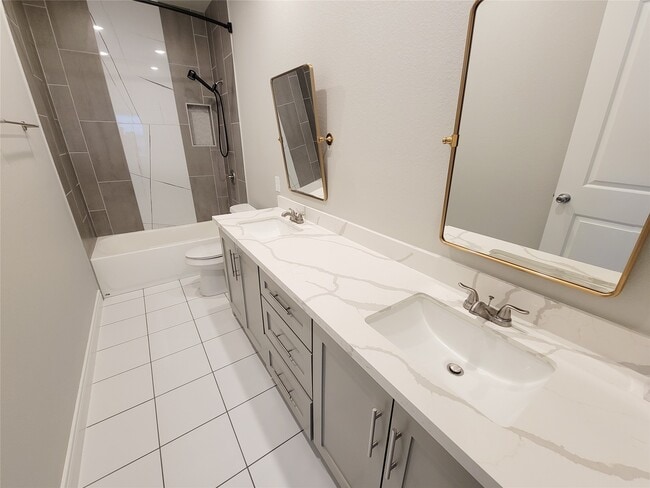 Building Photo - 216 W Live Oak St