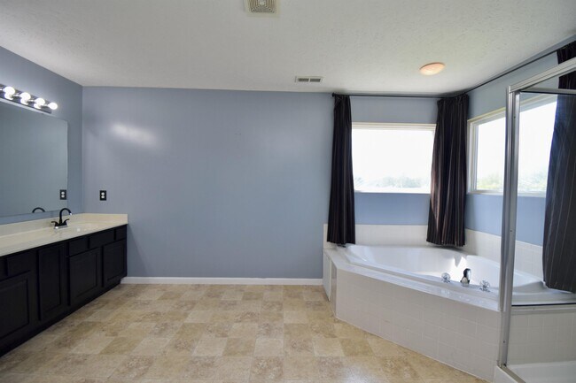 Building Photo - 5167 Elm Leaf Trail